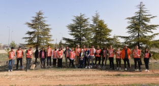 KMÜ'LÜ ÖĞRENCİLER FİDAN DİKTİ