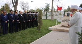 POLİS HAFTASI’NDA ŞEHİTLER KABİRLERİ BAŞINDA ANILDI