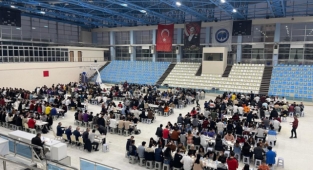 REKTÖR NAMIK AK İFTARDA ÖĞRENCİLERLE BULUŞTU