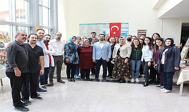 24 MAYIS DÜNYA ŞİZOFRENİ GÜNÜ EL SANATLARI VE RESİM SERGİSİ AÇILDI