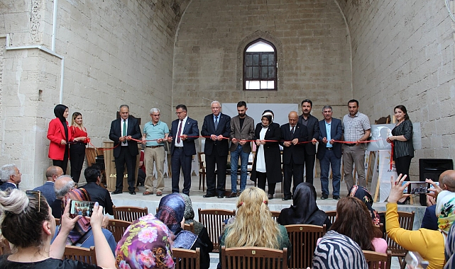 Hatuniye Medresesinde resim sergisi açılışı yapıldı.