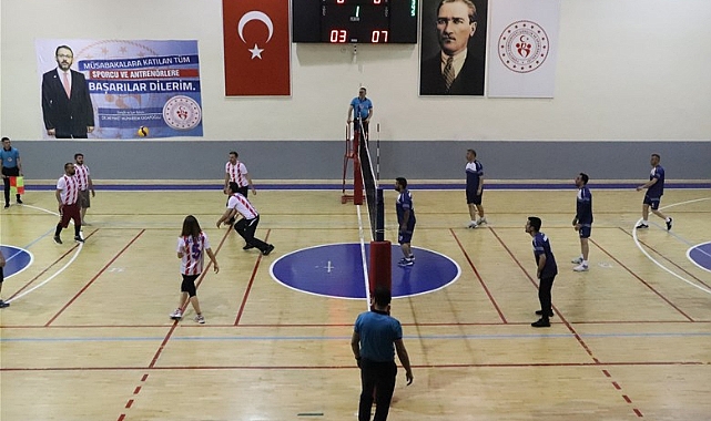 KURUMLAR ARASI VOLEYBOL MAÇLARINDA HEYECAN DEVAM EDİYOR