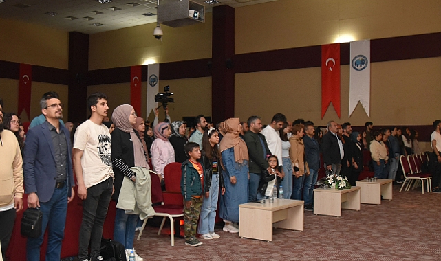 TİYATRO OYUNU BÜYÜK BEĞENİ TOPLADI