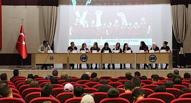 TÜRKİYE’NİN ENGEL TANIMAZ KADINLARI GENÇLERLE BULUŞTU