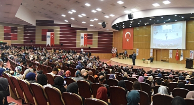 YAZAR HAYATİ İNANÇ KMÜ’DE SEVENLERİ İLE BULUŞTU