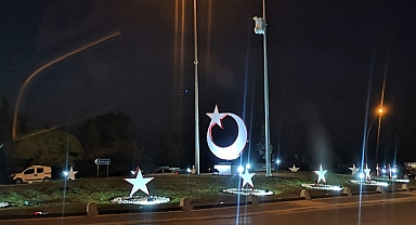 ANIT VE FİGÜRLER ŞEHRİ SÜSLÜYOR
