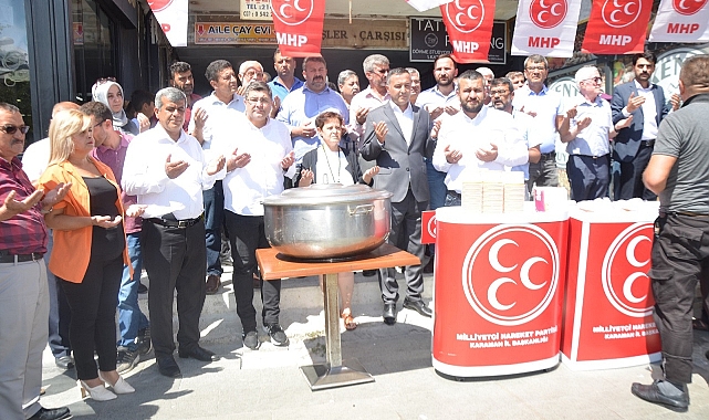 Karaman’da MHP’li kadınlardan aşure ikramı