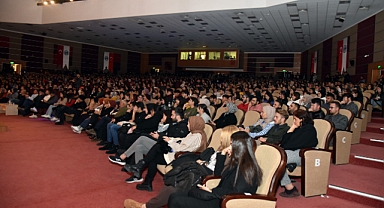 Bİ BAŞKA TİYATRO EKİBİ SAHNE ALDI