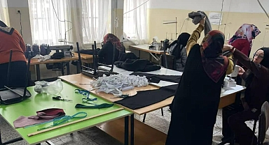 Karaman Halk Eğitim'den Depremzedelere Yardım Kıyafet Dikimi