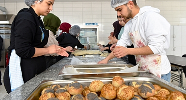 KMÜ, DEPREMZEDELERİN YANINDA