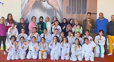 KÜÇÜK JUDOCULARIN PERFORMANSI BEĞENİ TOPLADI