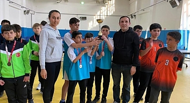 RAKETLER İL BİRİNCİLİĞİ İÇİN TER DÖKTÜ