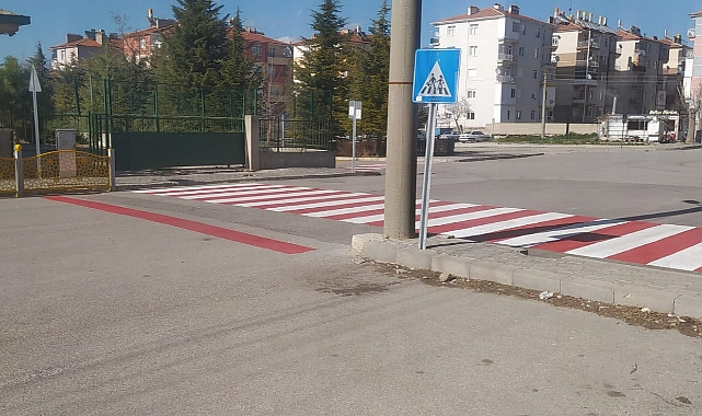 Yılmaz Babaoğlu Okul Önüne Işıklı Bariyer ve Yaya Geçitleri Tamamlandı.