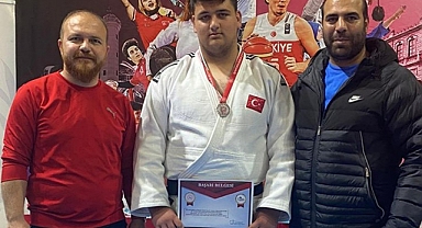 KARAMANLI JUDOCU BATTAL SERDAR ARSLAN GURULANDIRDI