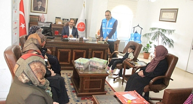 Miniklerimiz Kumbaralarını Depremzedelere Bağışladılar.