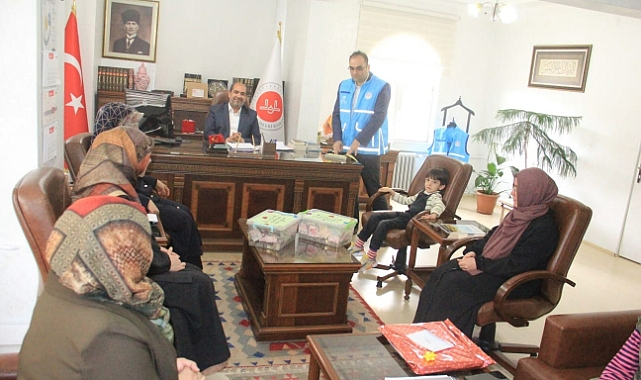 Miniklerimiz Kumbaralarını Depremzedelere Bağışladılar.