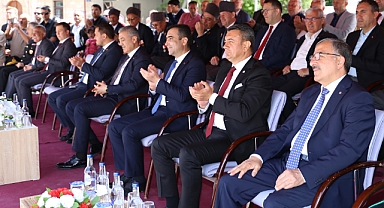 19 MAYIS ATATÜRK’Ü ANMA GENÇLİK VE SPOR BAYRAMI TÖRENLERLE KUTLANDI