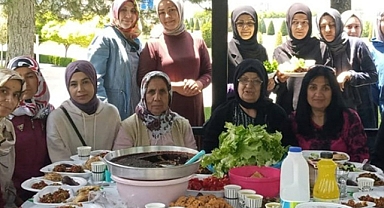 DEPREMZEDE VATANDAŞLARA KARAMAN LEZZETLERİ TANITILDI