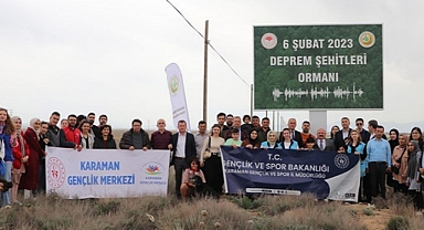 FİDANLAR, DEPREMDE HAYATINI KAYBEDENLERİN ANISINA TOPRAKLA BULUŞTU