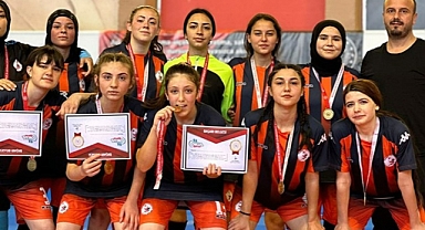 KARAMAN HAKKI TEKE SPOR LİSESİ KADIN FUTSAL TAKIMI YARI FİNALDE