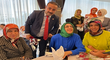 Salon doldu, bütün anneler Mesut Soyfidan’ı bağrına bastı