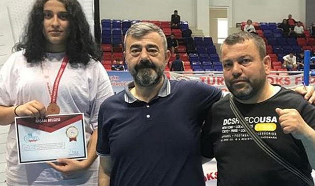 GENÇ BOKSÖR KEVSER ÖCAL TÜRKİYE ÜÇÜNCÜSÜ OLDU