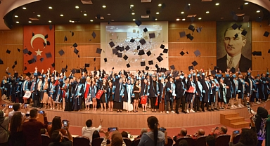  KMÜ’DE MEZUNİYET TÖRENLERİ SONA ERDİ