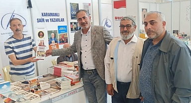 Yeniden Refah Partisi Kitap Fuarı'nı Ziyaret Ettiler