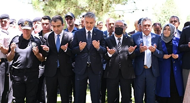 15 Temmuz Demokrasi ve Millî Birlik Günü anma programları kapsamında Karaman Garnizon ve Polis Şehitliği’ni ziyaret edildi