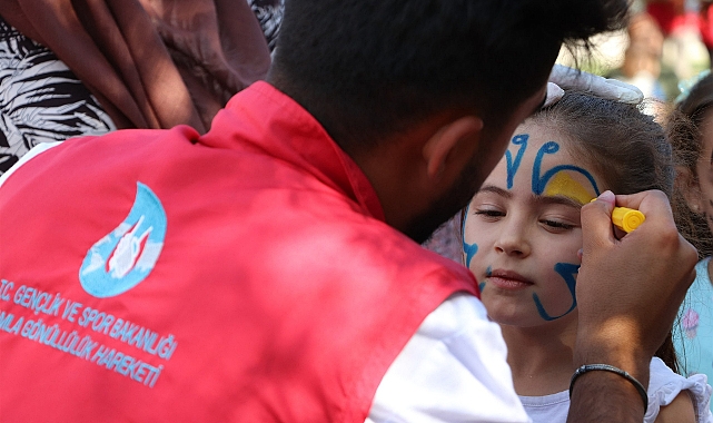 ÇOCUKLAR, DAMLA GÖNÜLLÜLÜK HAREKETİ PROJESİ İLE DOYASIYA EĞLENDİ