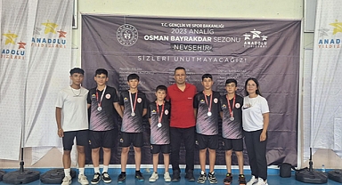KARAMAN ANALİG ERKEK BADMİNTON TAKIMI FİNAL BİLETİNİ KAPTI