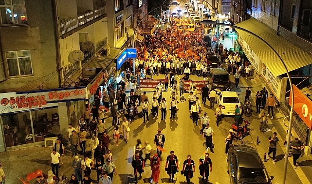 TÜRKÇE AŞKI VATAN AŞKI YÜRÜYÜŞÜ COŞKUYLA GERÇEKLEŞTİ