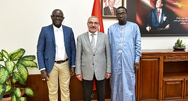 SENEGALLİ BELEDİYE BAŞKANLARINDAN REKTÖR GAVGALI’YA ZİYARET
