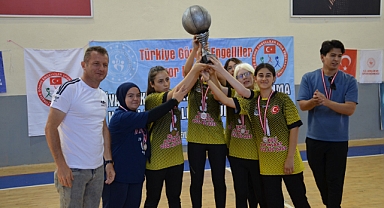 KADINLAR GOLBOL DEPREM ŞEHİTLERİNİ ANMA TÜRKİYE KUPASI MÜSABAKALARI KARAMAN'DA YAPILDI