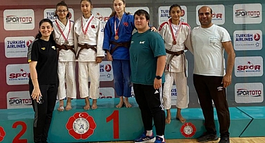 KARAMANLI JUDOCULAR İLLERARASI TÜRKİYE JUDO ŞAMPİYONASINDA MADALYA KAZANDI