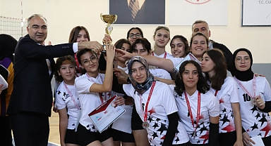 OKUL SPORLARI VOLEYBOLDA ŞAMPİYONLAR BELLİ OLDU