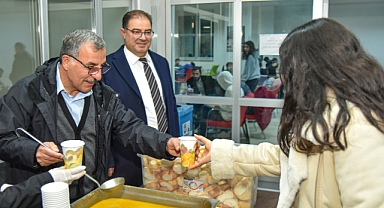 REKTÖR GAVGALI SINAVLARA HAZIRLANAN ÖĞRENCİLERE ÇORBA İKRAM ETTİ