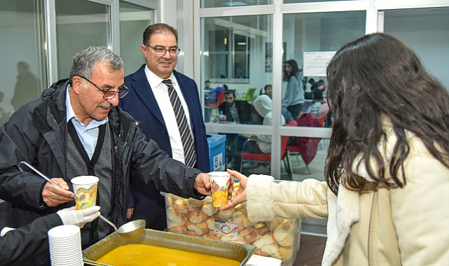 REKTÖR GAVGALI SINAVLARA HAZIRLANAN ÖĞRENCİLERE ÇORBA İKRAM ETTİ