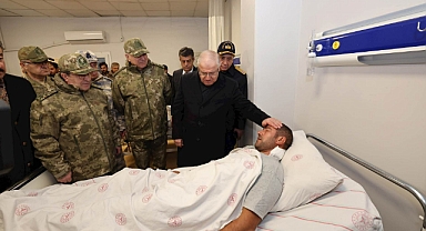 Millî Savunma Bakanı Yaşar Güler, Yaralı Mehmetçiklerimizi Hastanede Ziyaret Etti
