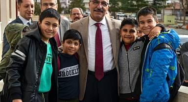 REKTÖR GAVGALI SABİHA GÖKÇEN ORTAOKULU ÖĞRENCİLERİ İLE BULUŞTU