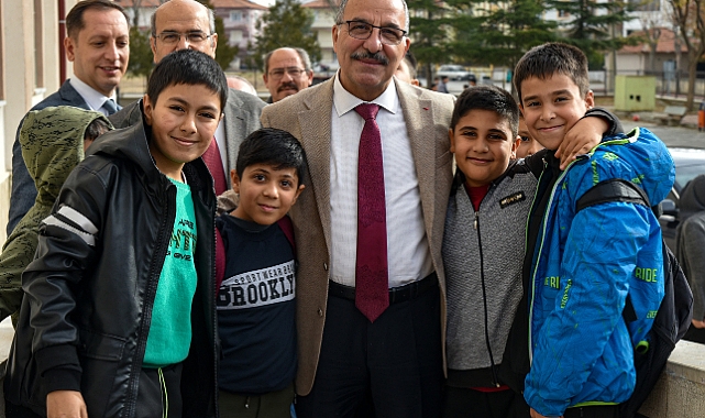 REKTÖR GAVGALI SABİHA GÖKÇEN ORTAOKULU ÖĞRENCİLERİ İLE BULUŞTU