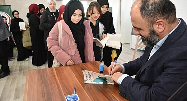 Vakti Kuşanmak Projesiyle Öğrenciler, İlahiyatçı Yazar Ahmet Bulut ile Buluştu