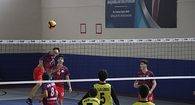 VOLEYBOL GRUP MÜSABAKALARINDA YARI FİNALİSTLER BELLİ OLDU