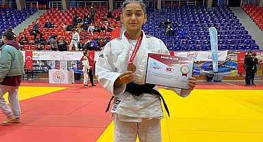 ELMAS GÖKTAŞ’TAN BRONZ MADALYA