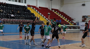 HENTBOL YARI FİNAL MÜSABAKALARI NEFES KESİYOR
