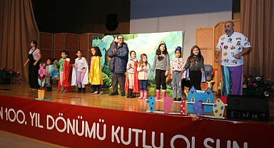 TİYATRO ETKİNLİĞİNE ÇOCUKLARDAN İLGİ