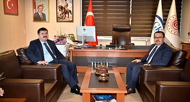 Vali Sarıibrahim Sosyal Güvenlik Kurumu İl Müdürlüğünü Ziyaret Etti.