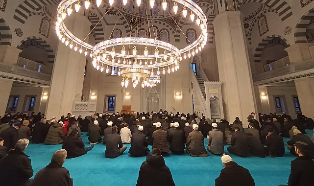 DEPREMDE HAYATINI KAYBEDENLER DUALARLA ANILDI