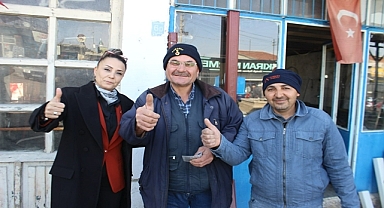 Elif Çeliktaş, Sanayi sitesindeki dükkânları ziyaret etti.