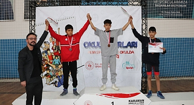 OKUL SPORLARI GÜREŞ GRUP MÜSABAKALARI SERBEST STİLDE MADALYALAR SAHİPLERİNİ BULDU